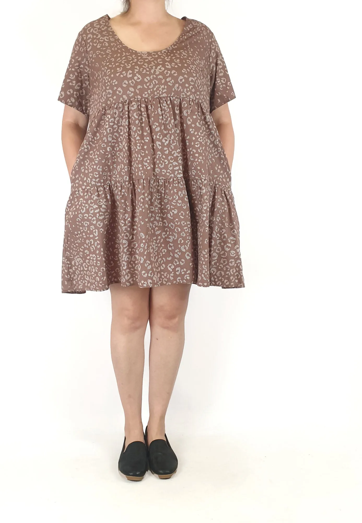 Brown print dress best fits size 14