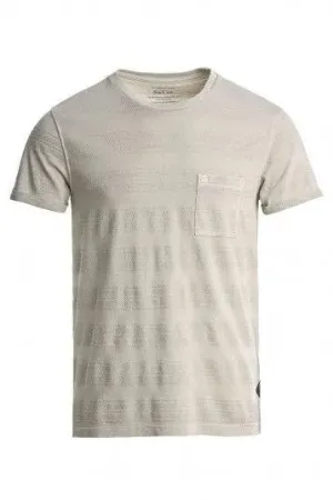 Camiseta con bolsillo en relieve