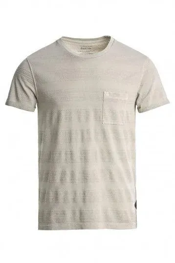 Camiseta con bolsillo en relieve