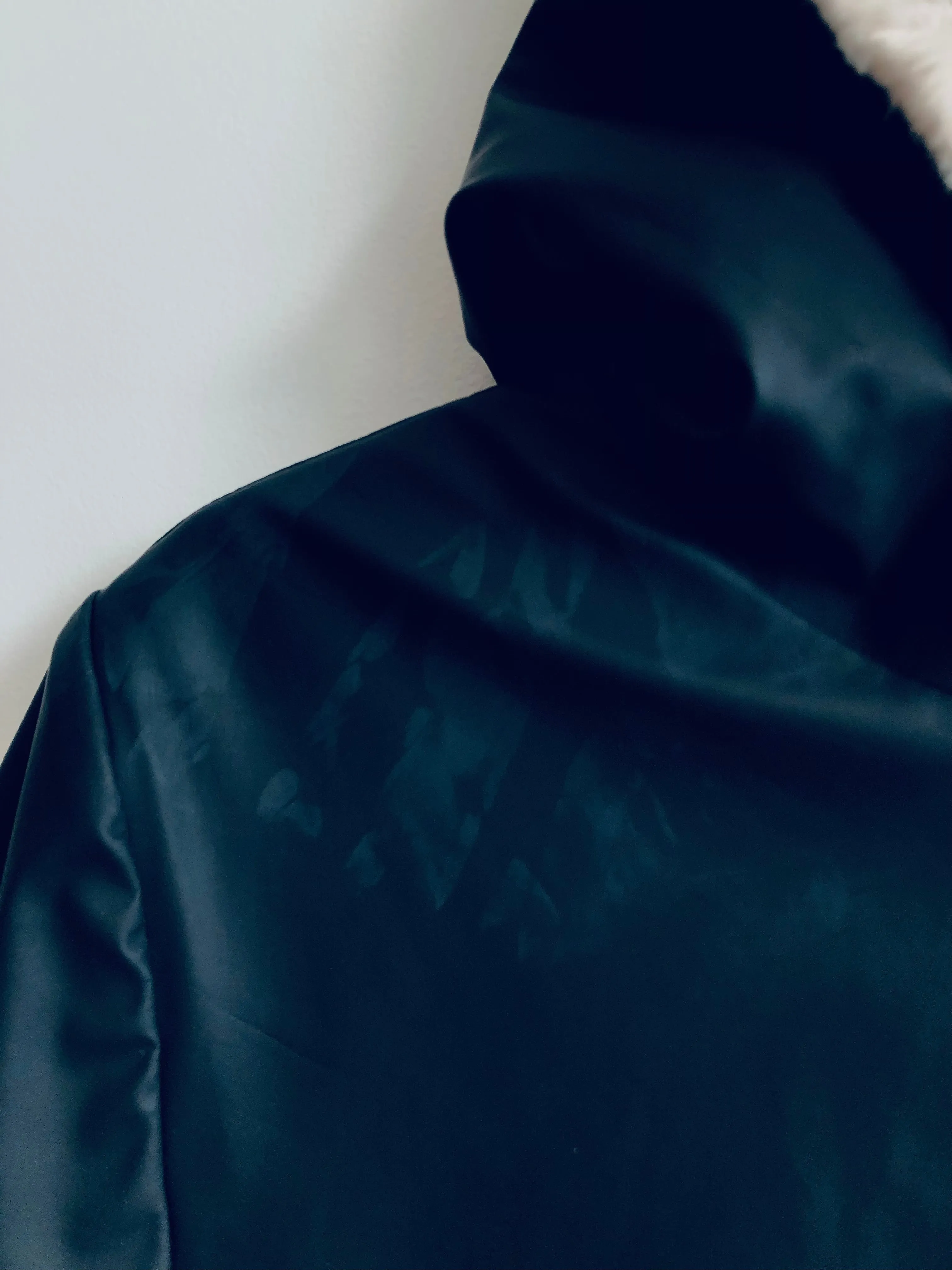 Cozy Raincoat (slight shoulder discolouring) // 13-14Y