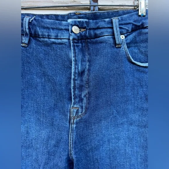 Good American Classic Slim Straight Cashmere Straight Jeans 14/32