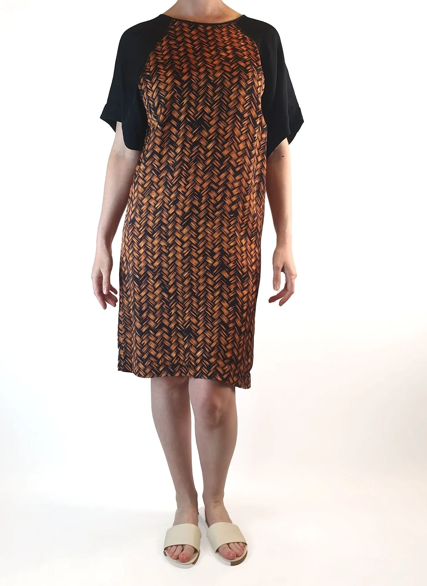 Gorman basket weave silk-feel dress with black sleeves size 8 (best fits size 6)