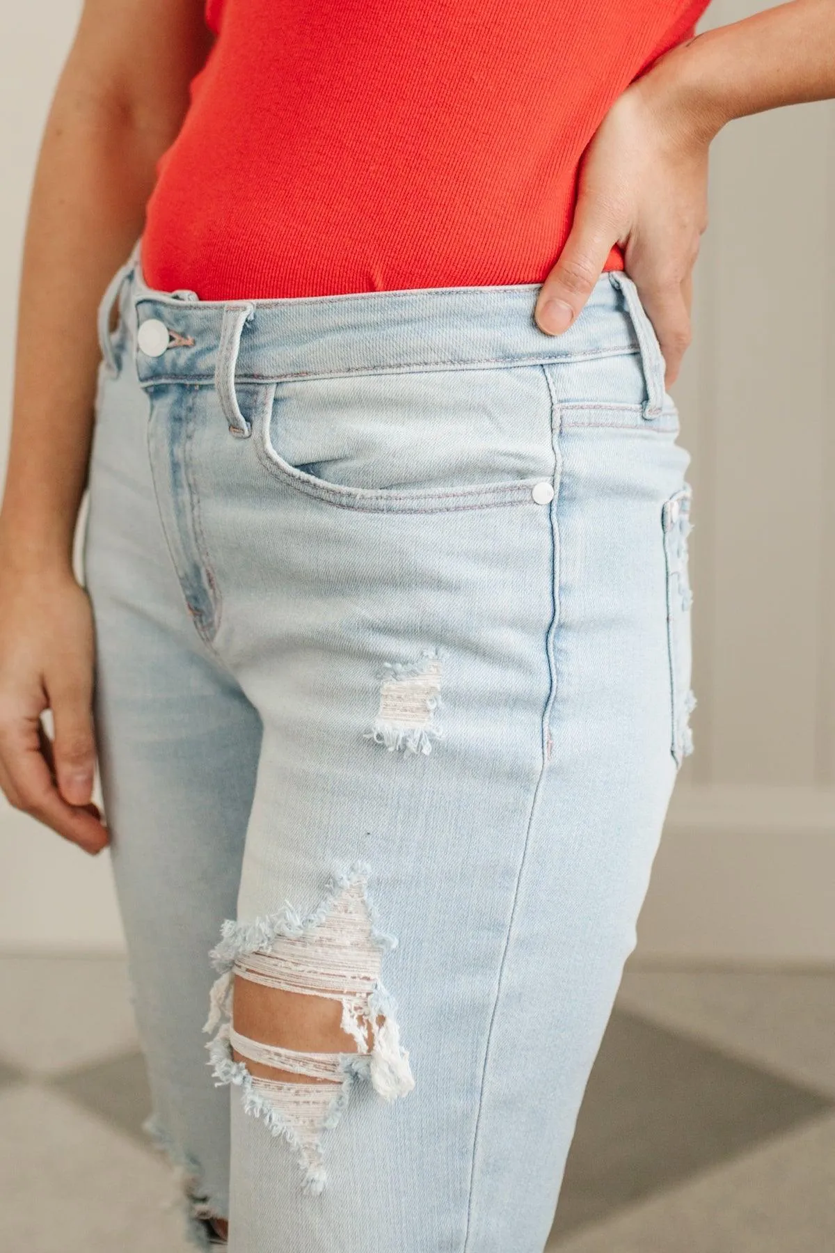 Hazel Blues® | Super Light Destroyed Boyfriend Jeans