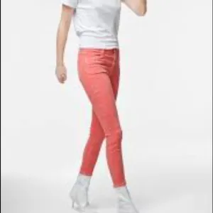 [J Brand] Grapefruit Distressed Jeans - Size 28