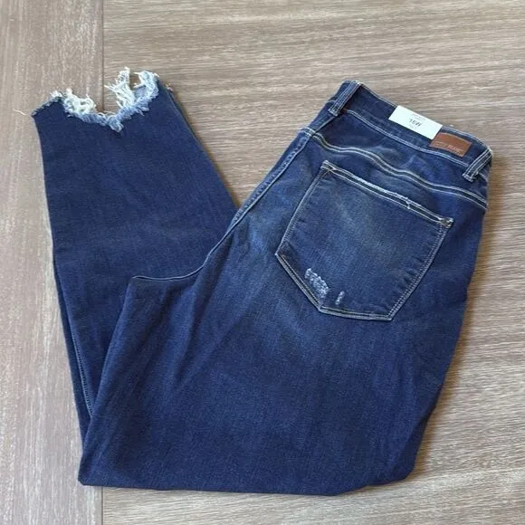 Judy Blue Womens Mid Rise Shark Bite Frayed Hem Slim Fit Jeans 16W Nwt