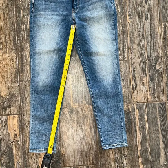 Kancan Lightwash Blue Skinny Jeans, Slight Stretch Woman Size 28