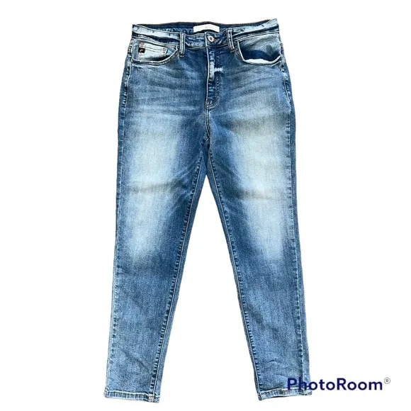 Kancan Lightwash Blue Skinny Jeans, Slight Stretch Woman Size 28