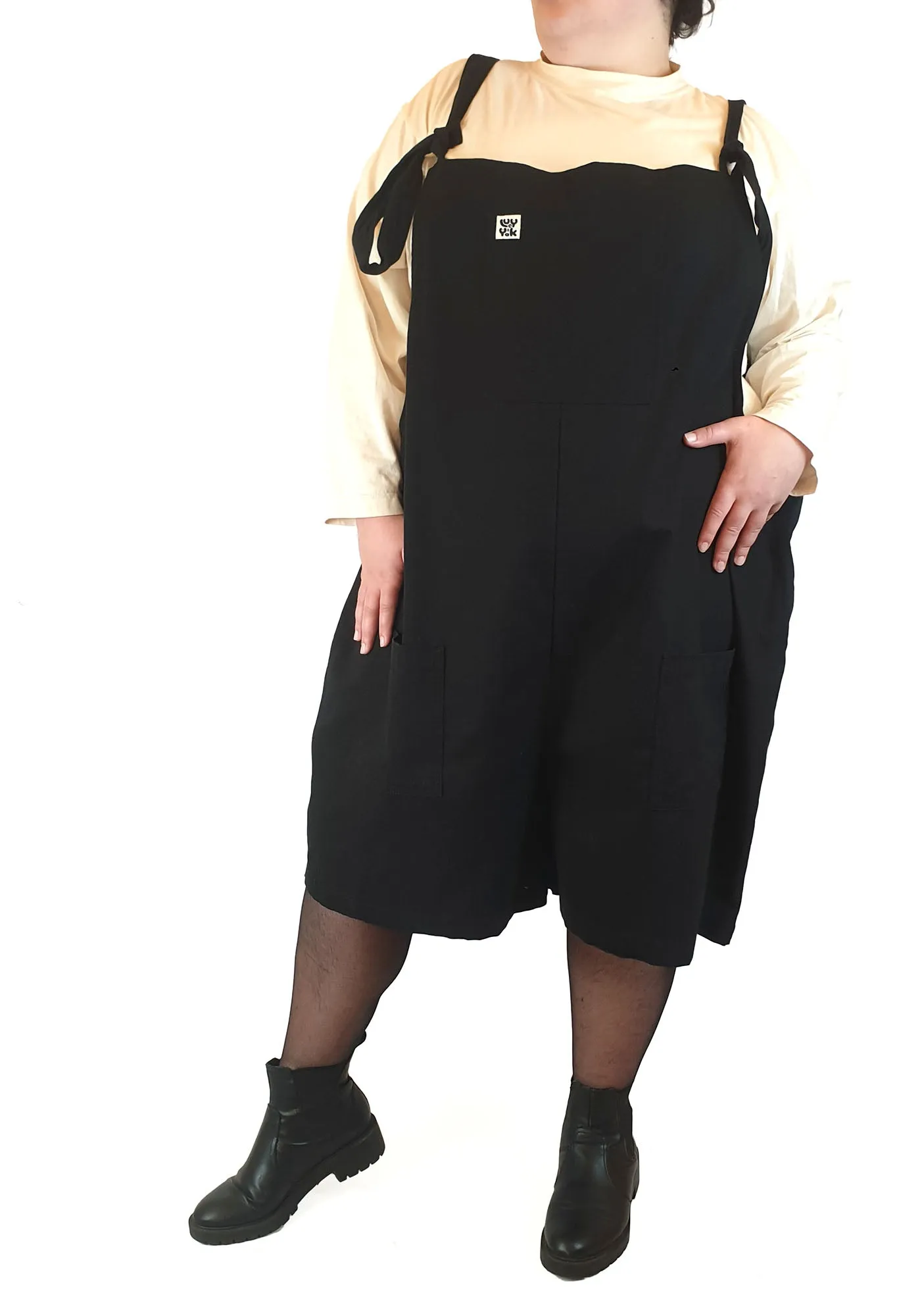 Lucy & Yak black cotton dungaree shorts size UK32R