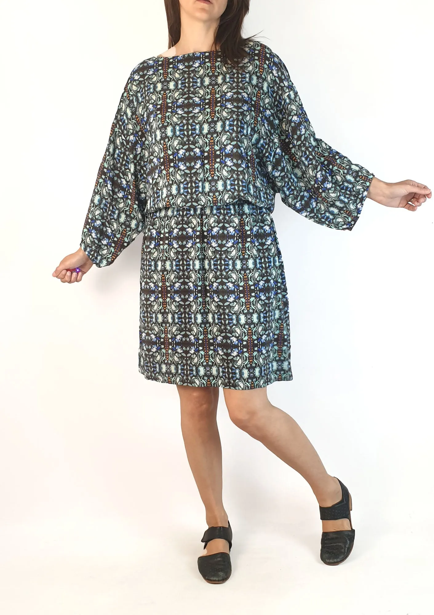 Megan Park elegant 100% silk blue-toned long sleeve dress size 1 (best fits size 8)