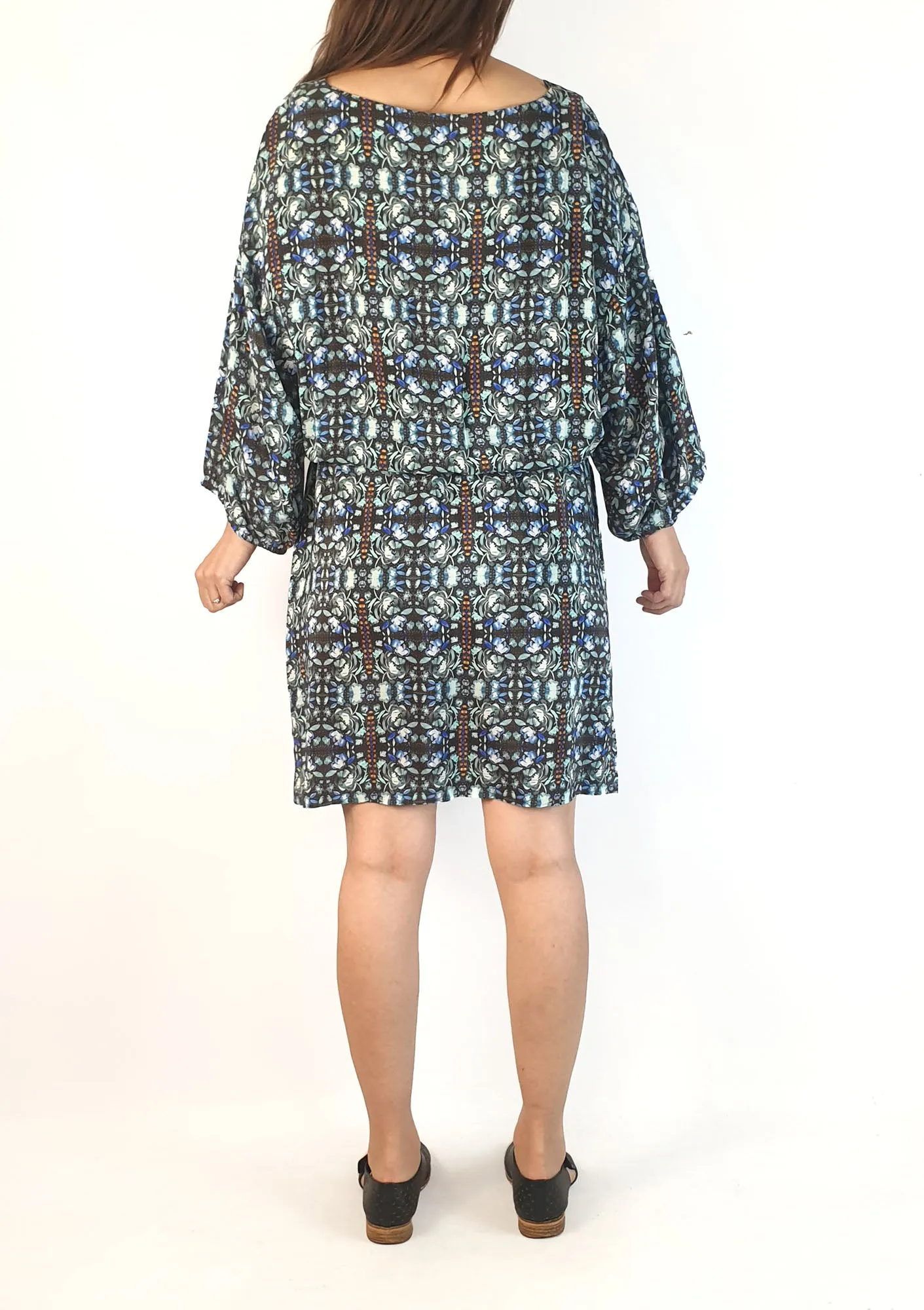 Megan Park elegant 100% silk blue-toned long sleeve dress size 1 (best fits size 8)