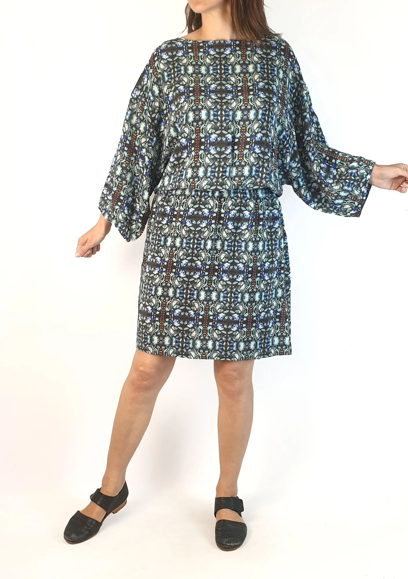 Megan Park elegant 100% silk blue-toned long sleeve dress size 1 (best fits size 8)