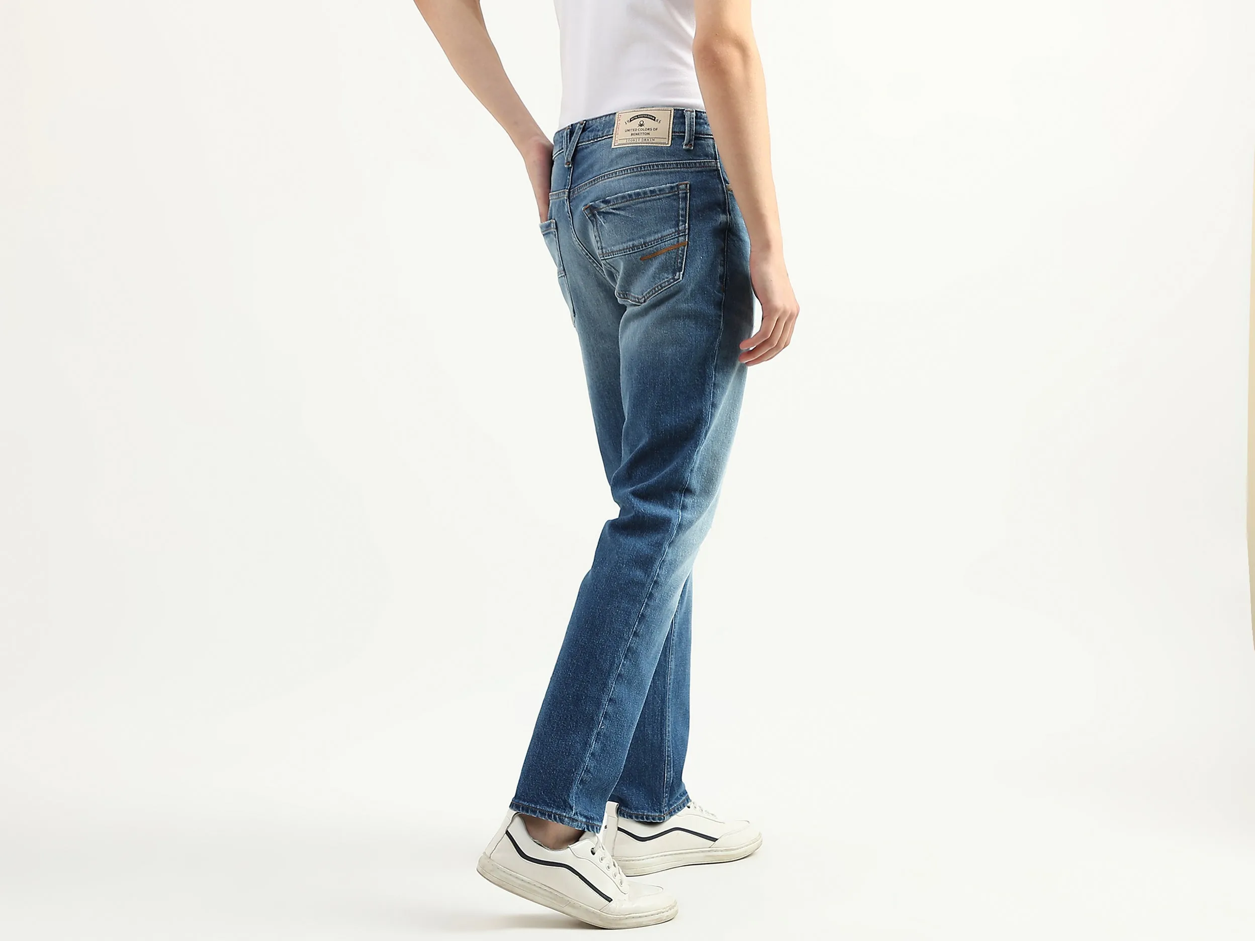 Men Solid Slim Straight Jeans
