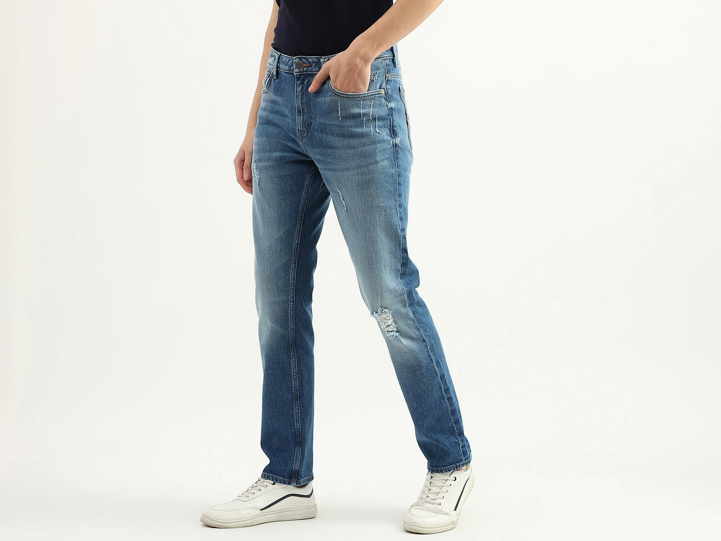 Men Solid Slim Straight Jeans