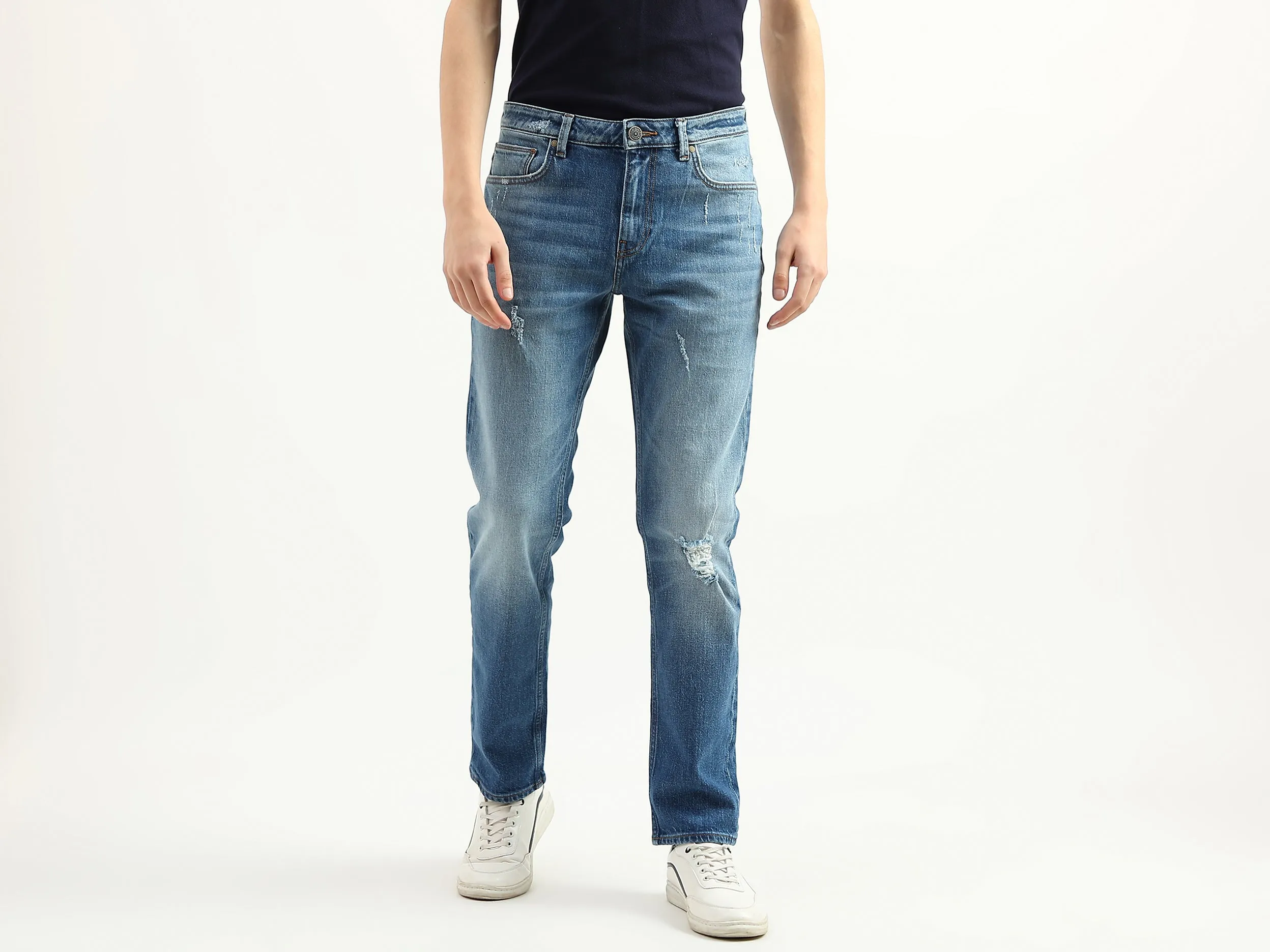 Men Solid Slim Straight Jeans