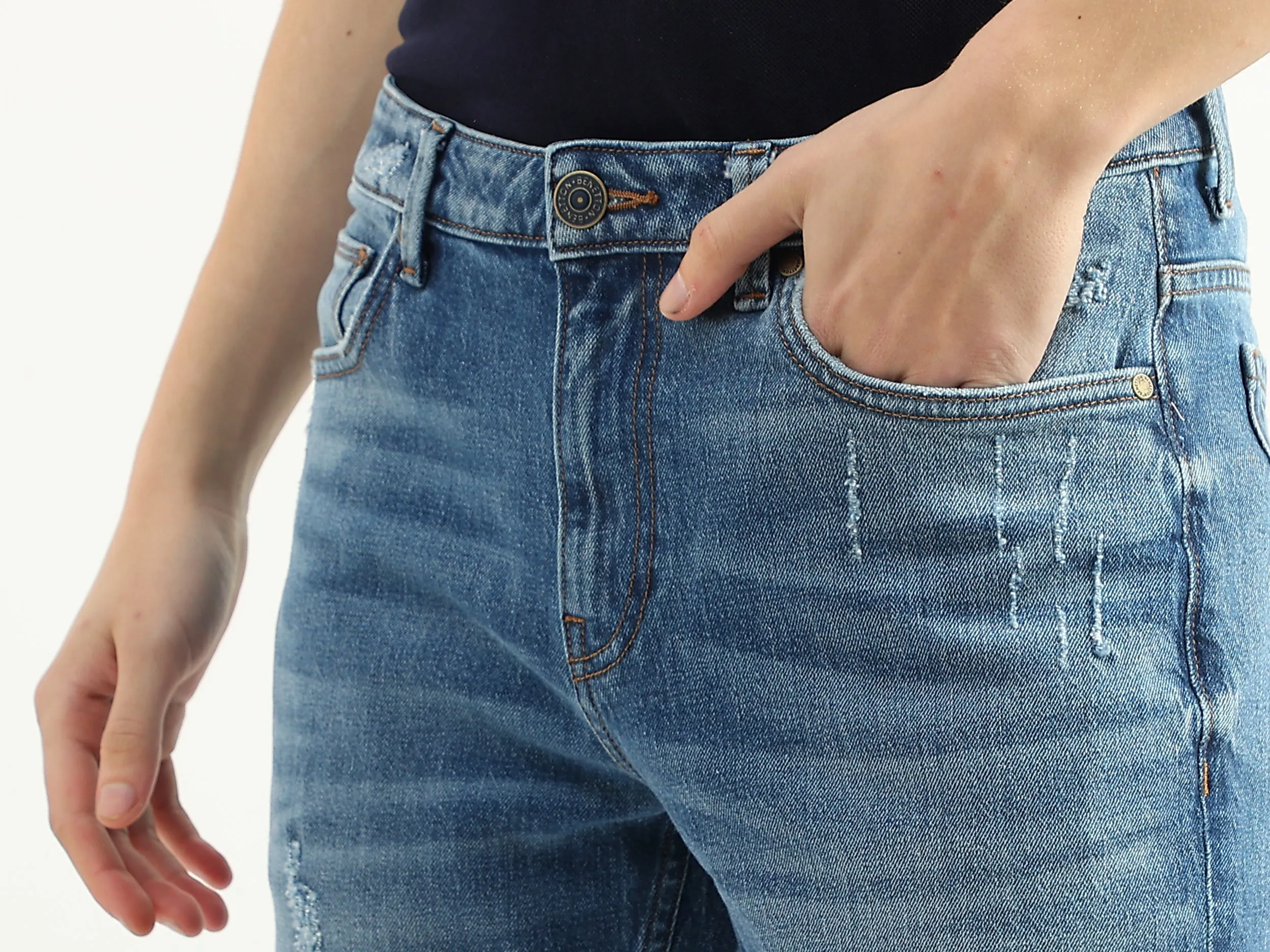 Men Solid Slim Straight Jeans