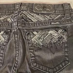 Miss Me Mid Rise Easy Skinny Black Embellished Skinny Jeans 29 Embroidered Y2K