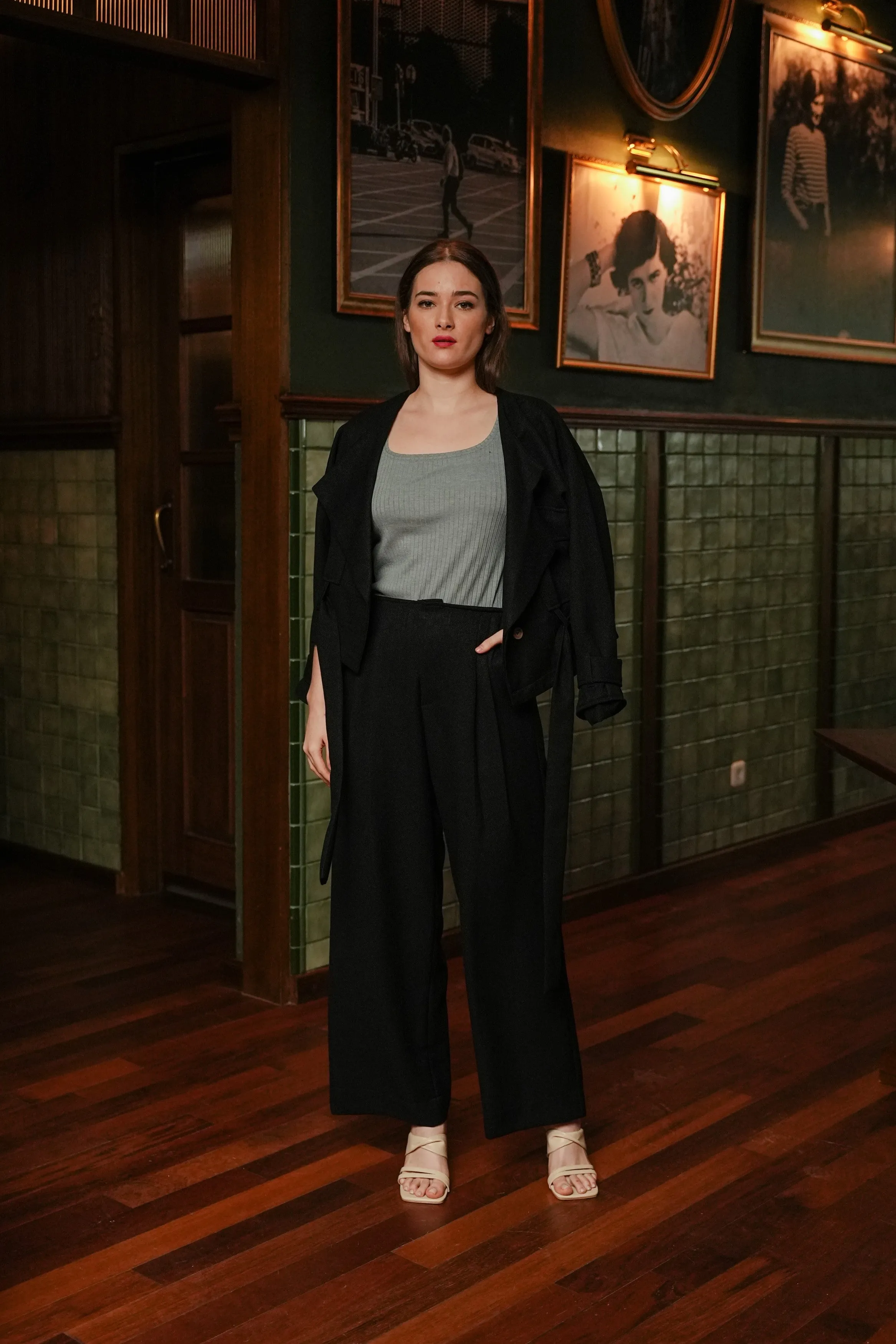 NADYAA BLAZER IN DEEP BLACK