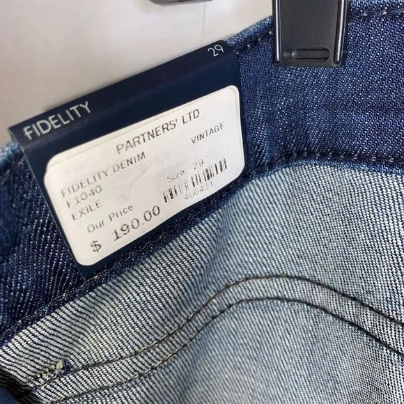 NWT Fidelity AXL Relaxed Skinny Jeans womens size 29 some stretch