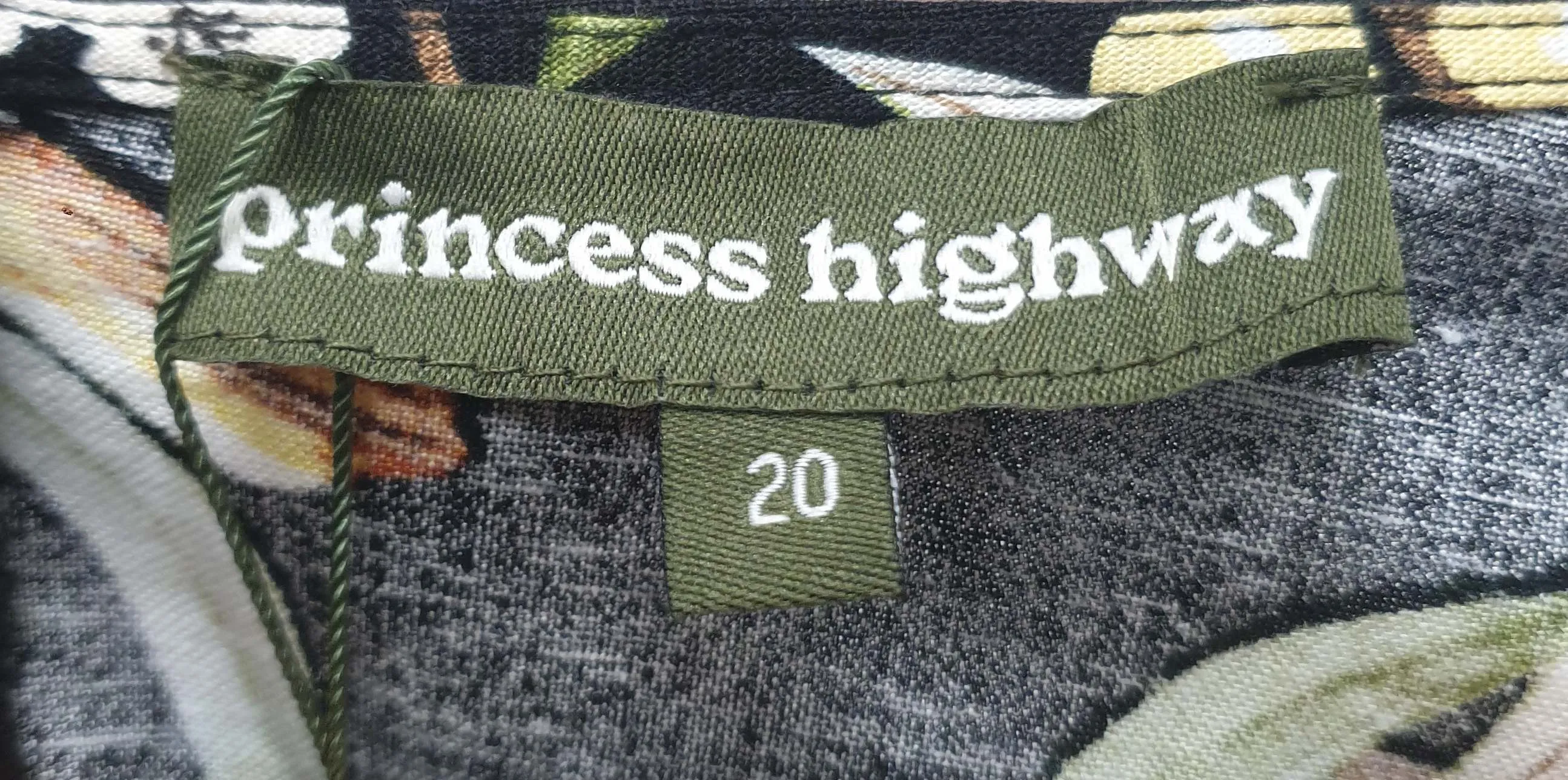 Princess Highway black floral print sleeveless jumpsuit size 20