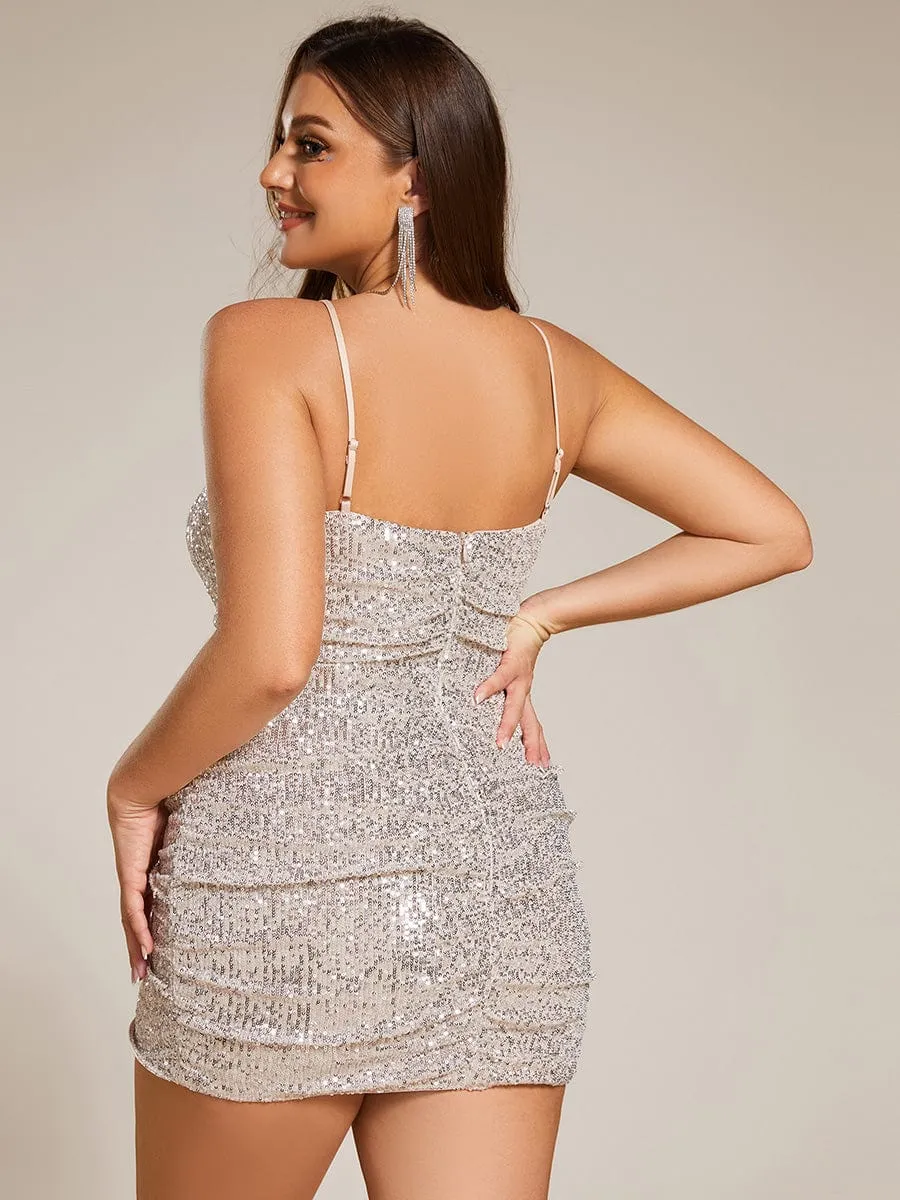 Robe de bal courte moulante à bretelles spaghetti et col en V à sequins