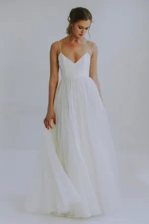 Sexy A-line Spaghetti Straps Wedding Dress With Tulle Skirt-715775