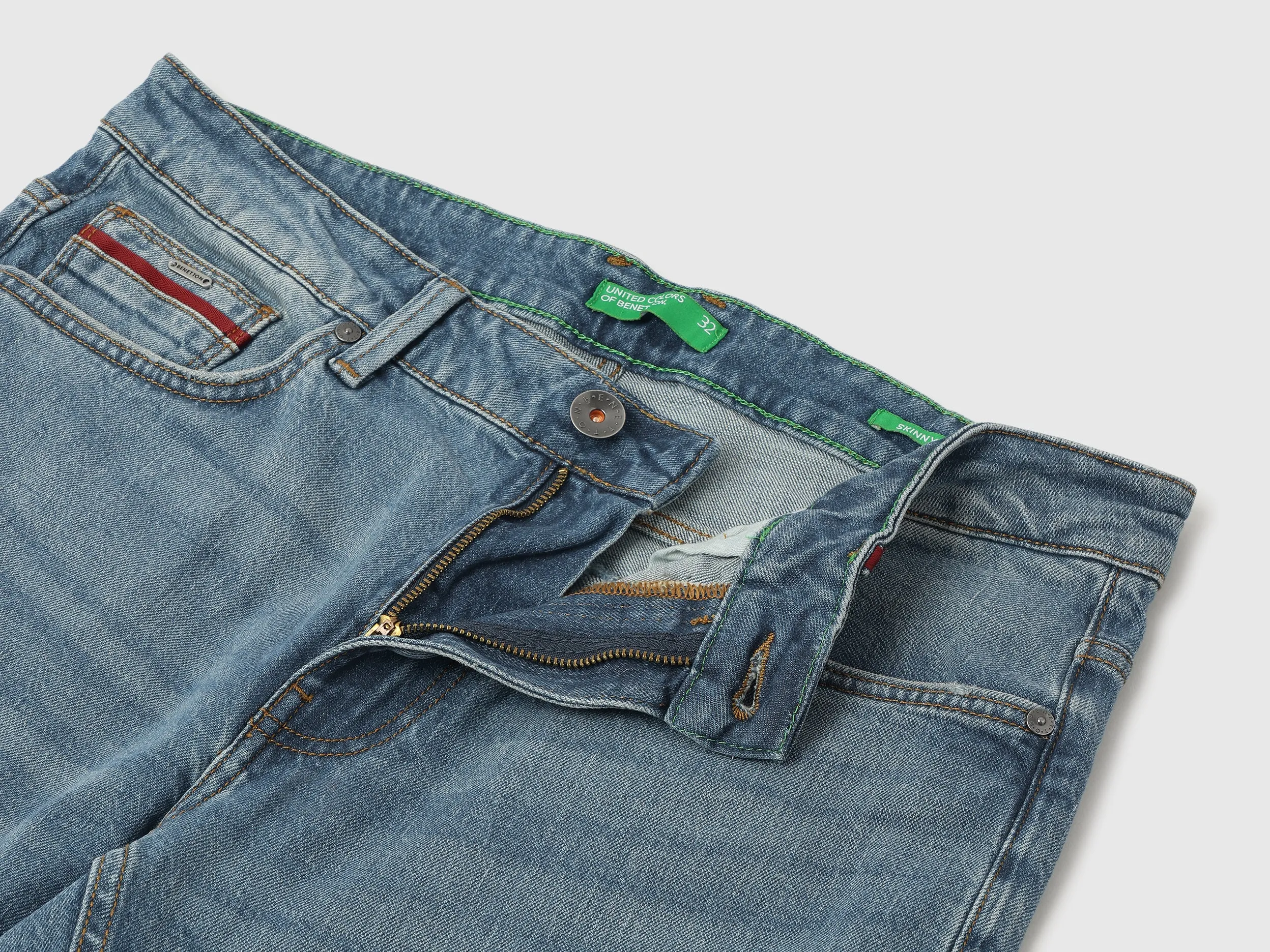 Solid Skinny Fit Light Wash Jeans