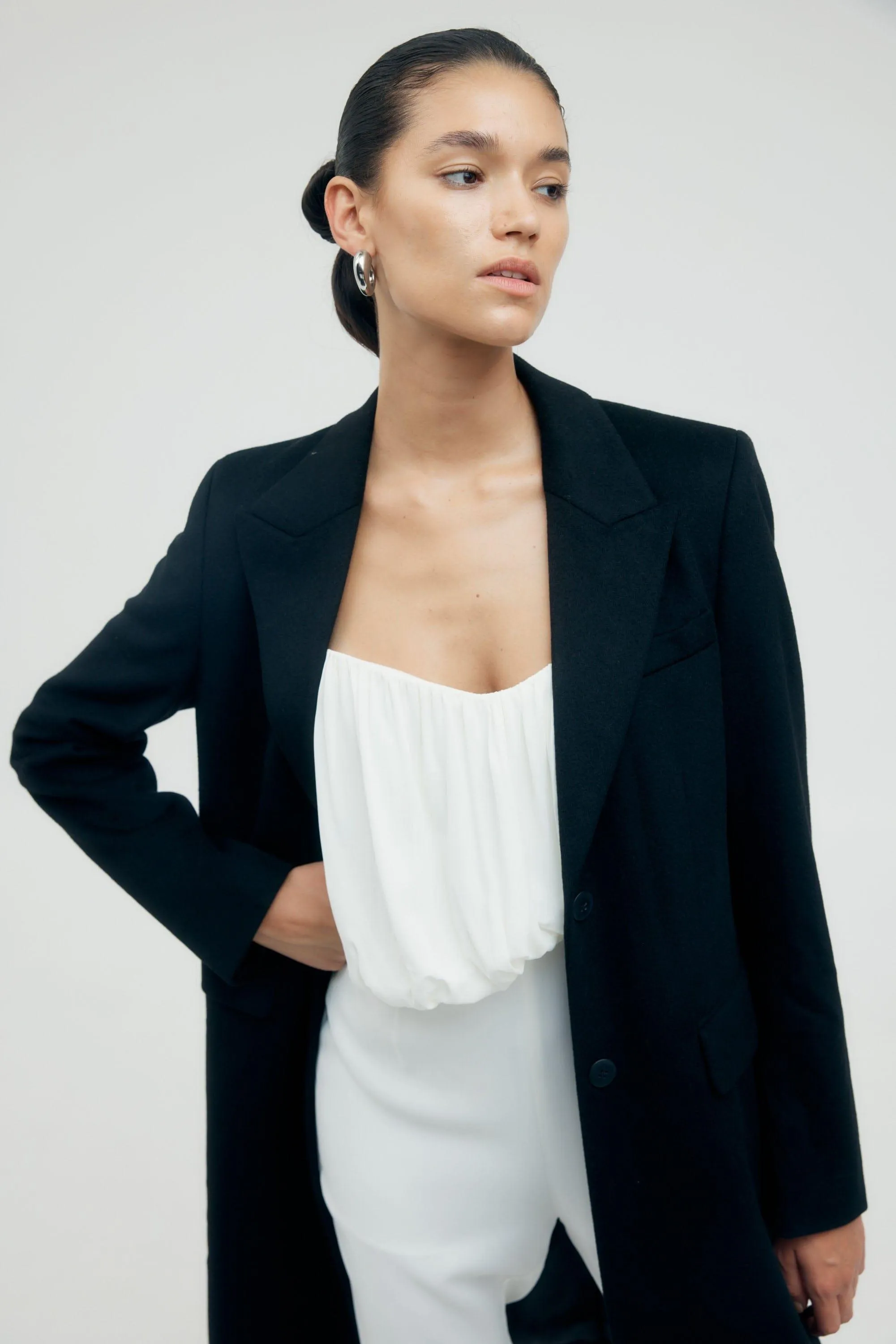 STRAIGHT FORWARD WOOLEN BLAZER | BLACK