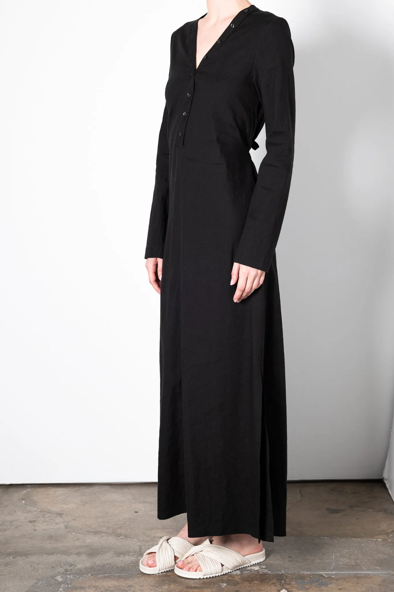 Stretch Linen V Neck Dress with Cut Out Back - WONDA