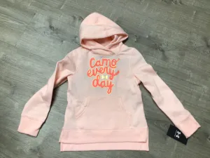 UA CAMO EVERYDAY GRAPHIC HOODIE BETA TINT PINK