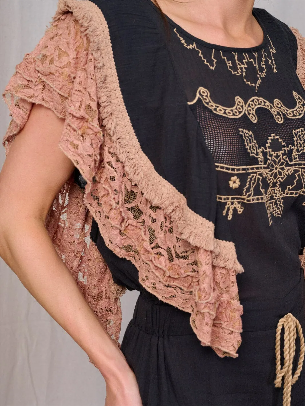 WOMEN'S SHORT SLEEVE SELF TIE LACE EMBROIDERY ROMPER
